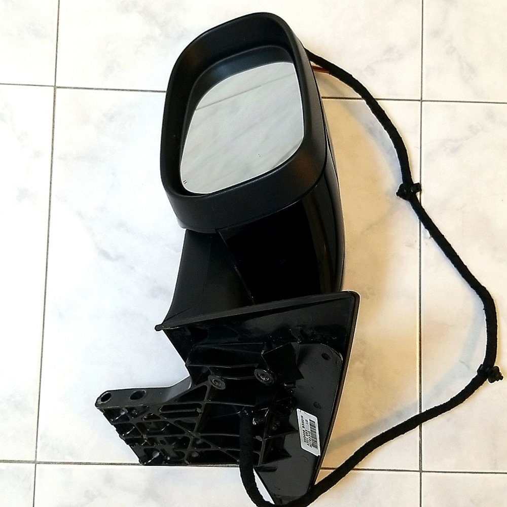 CAR:Volvo C70 Mirror